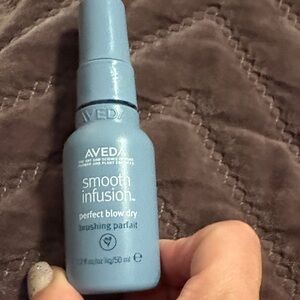 Aveda Smooth Infusion Perfect Blow Dry - Soft Blue
